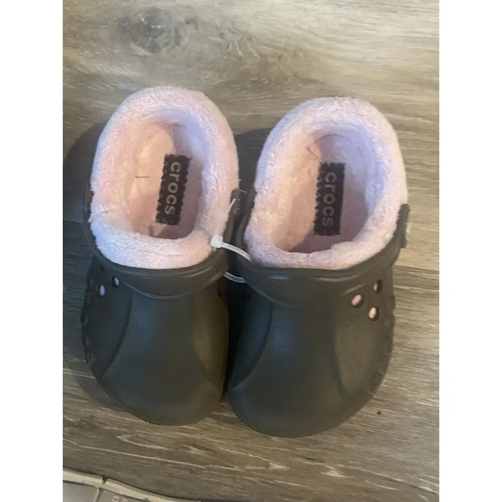 Brown crocs with pink fur lining Girls size 8/9 C